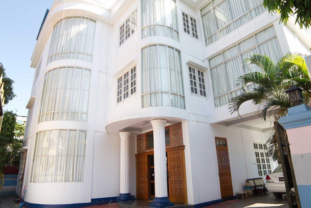 Majesty Hotel Yangon Exterior foto