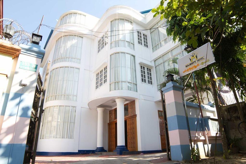Majesty Hotel Yangon Exterior foto