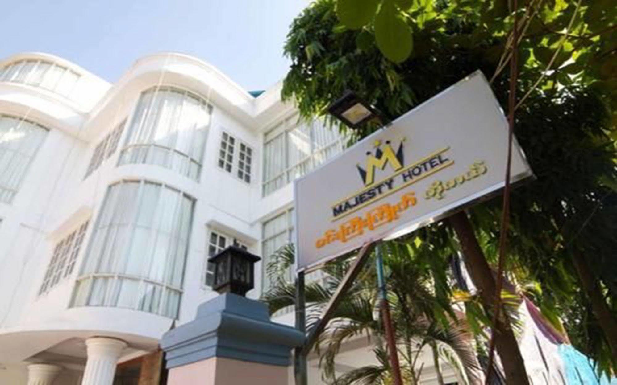 Majesty Hotel Yangon Exterior foto