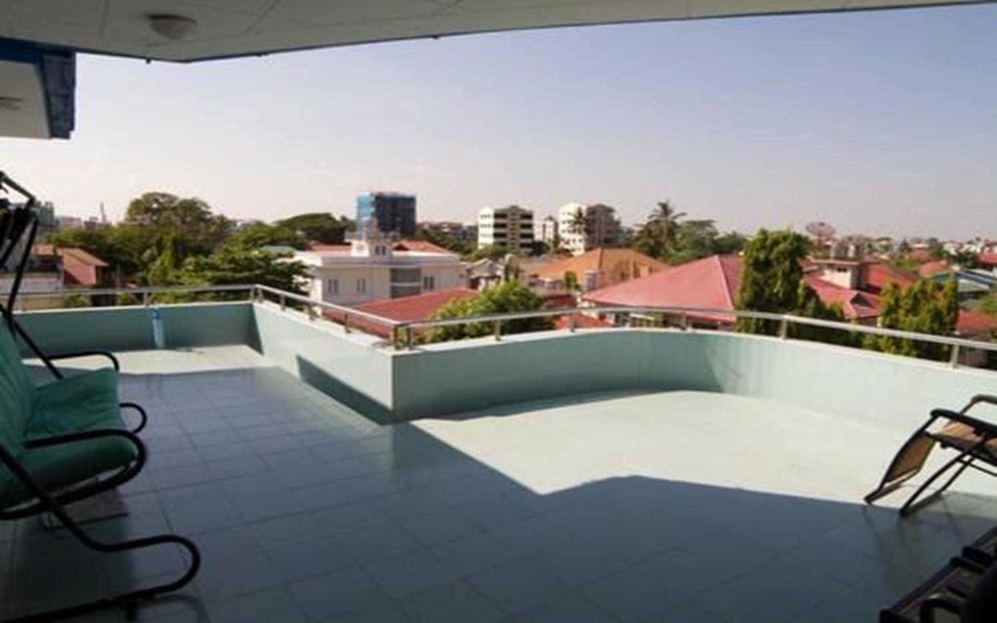 Majesty Hotel Yangon Exterior foto