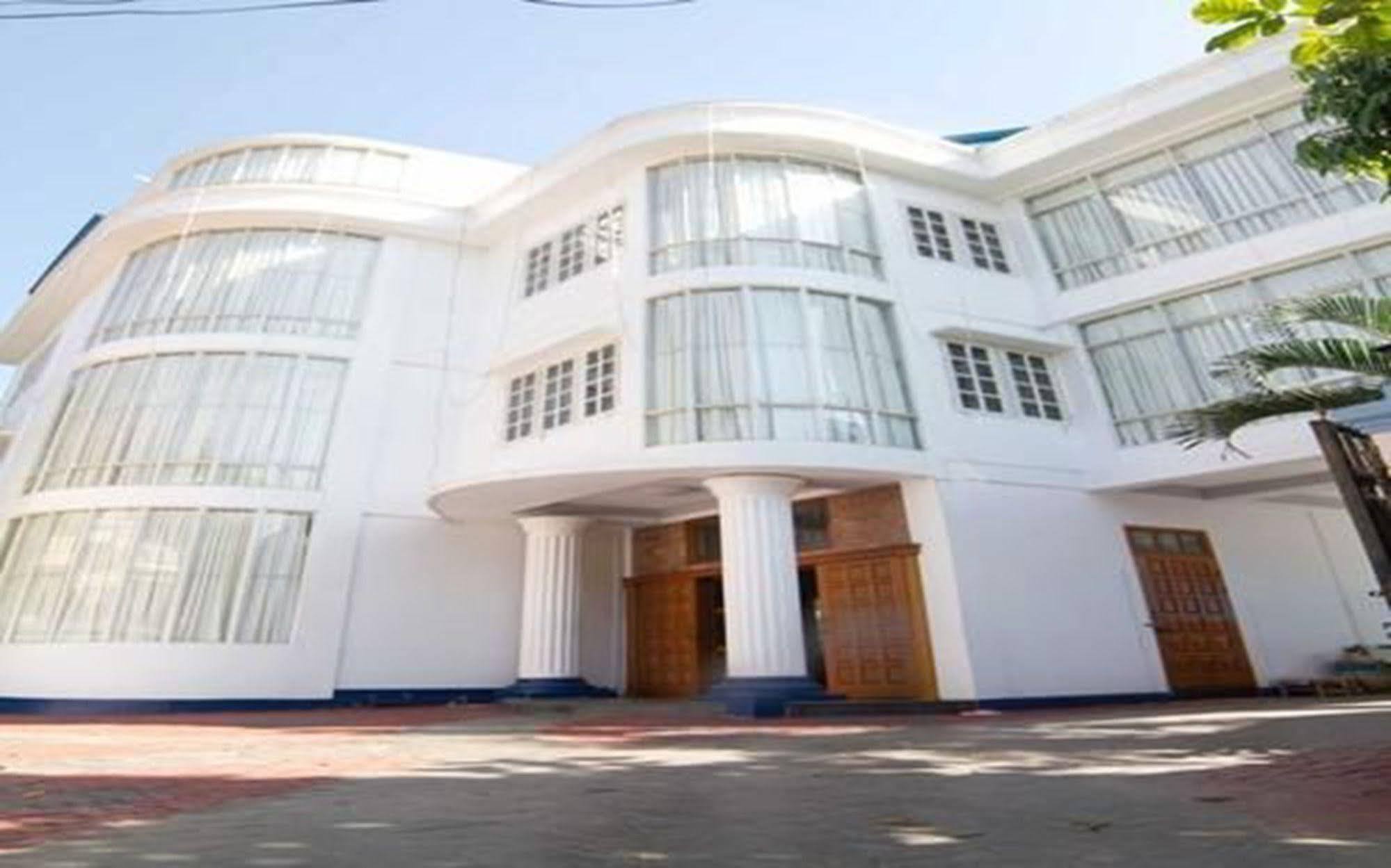 Majesty Hotel Yangon Exterior foto