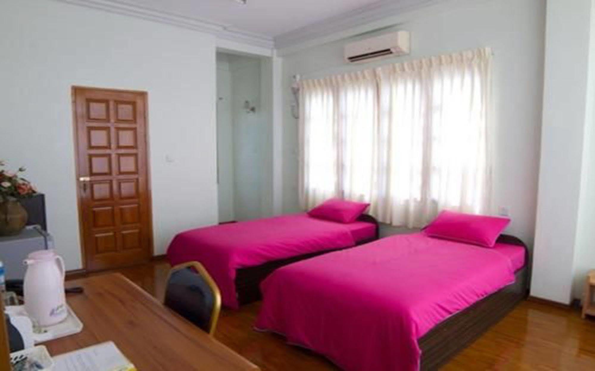 Majesty Hotel Yangon Exterior foto