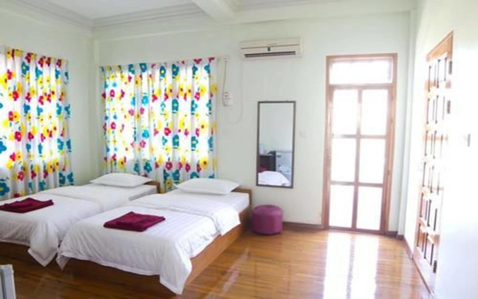 Majesty Hotel Yangon Exterior foto